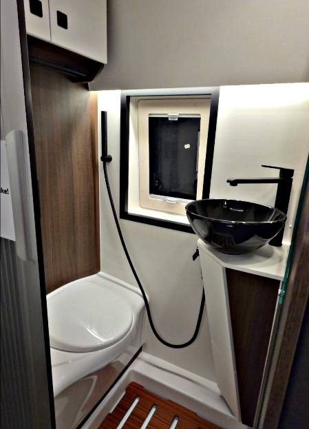 ROBETA BADEZIMMER AURA