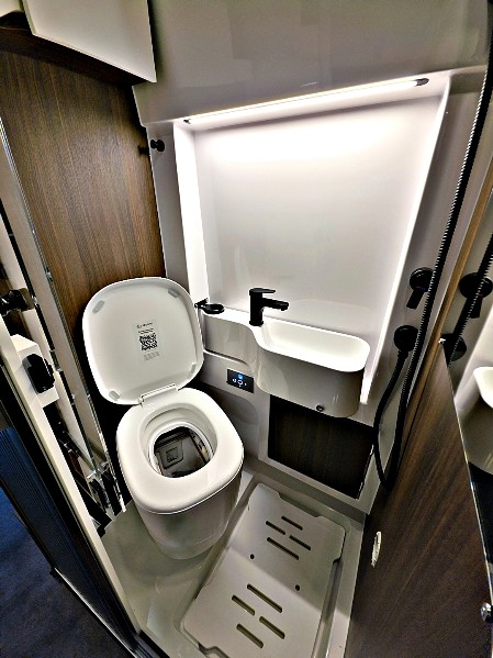 Badezimmer OASIS mit CLESANA Toilette